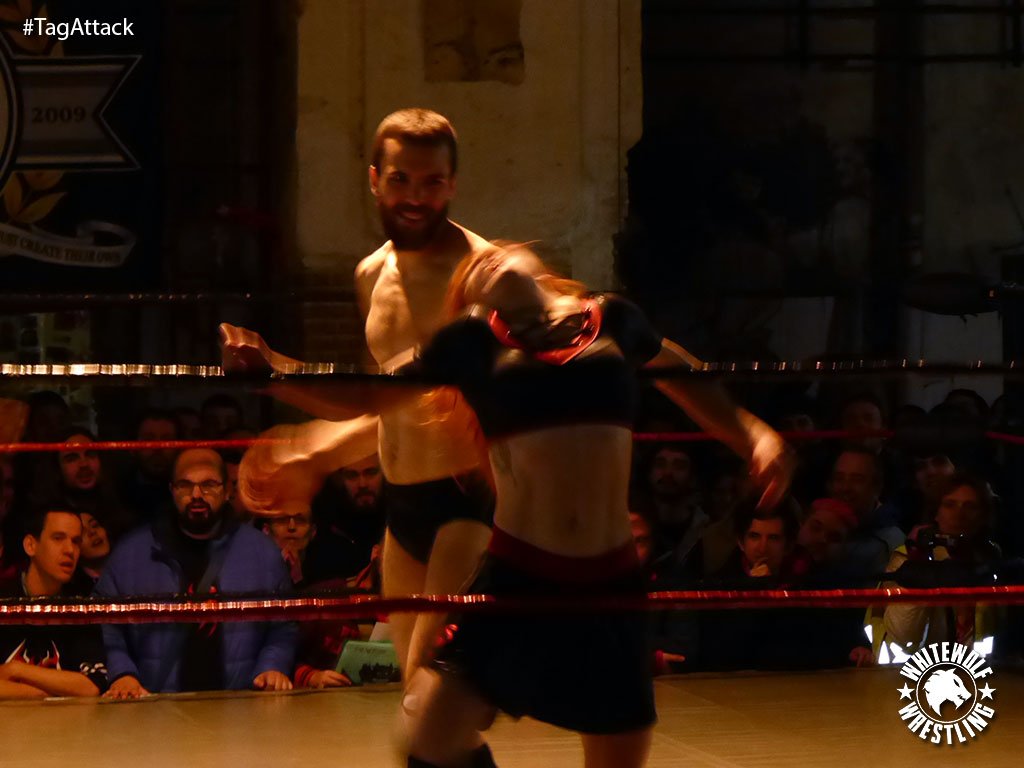 La_tripleW's tweet photo. Kaira volvió en #TagAttack para conquistar el Título Extremo 24/7 ante un Orión que se las prometía muy felices https://t.co/eLvVdYFPwJ