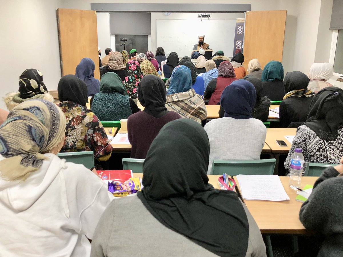 BradMusCollege's tweet photo. A blessed day course covering the life and virtues of Sayyida Fatima (May Allah be pleased with her) with @ShaykhAslam - May Allah reward and accept the intentions of all those who sacrificed their day! #StudyForYourSoul https://t.co/pHdIsTUiUJ