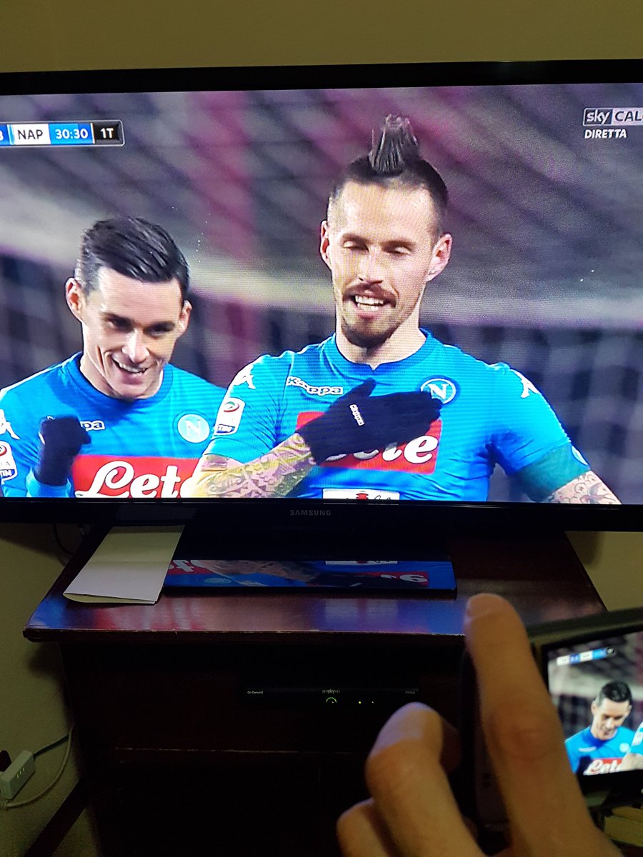 PinaNapoli18's tweet photo. non sei solo un grande giocatore, sei anche un grande uomo! #marek #Hamsik #TorinoNapoli #ForzaNapoliSempre https://t.co/9XBrVAHakq