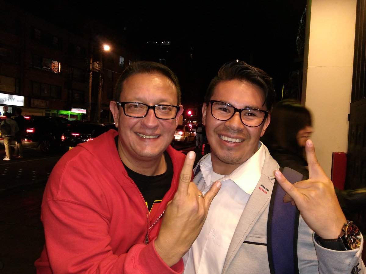 cesfer_green's tweet photo. Qué buena combinación, rock and roll con el más grande de Colombia @juankiss67 algo de trago y la buena compañía de @GINNAMALDONADO #ParrandupComedy https://t.co/6cMdfQscvo
