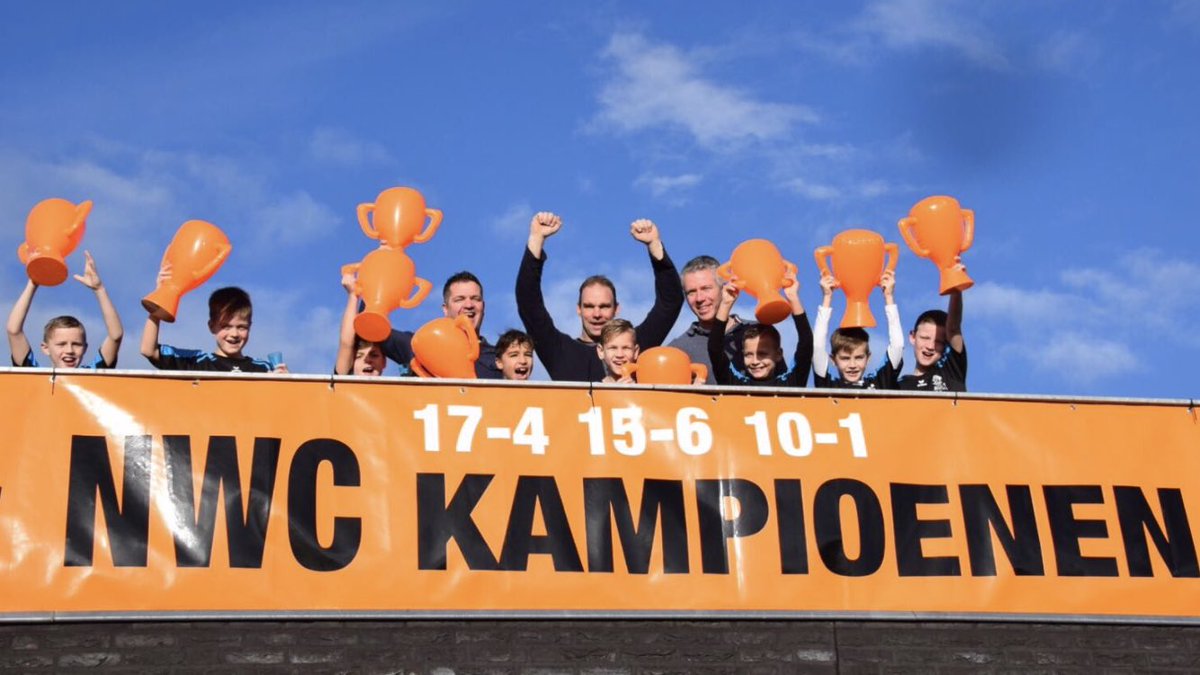 markverspeek4's tweet photo. Onze kampioenen!!! @NWCAsten JO10-1 najaarskampioen Hoofdklasse-1 op de laatste speeldag. En ze hebben er voor moeten knokken, gefeliciteerd jongens https://t.co/u4dG5zbhNw