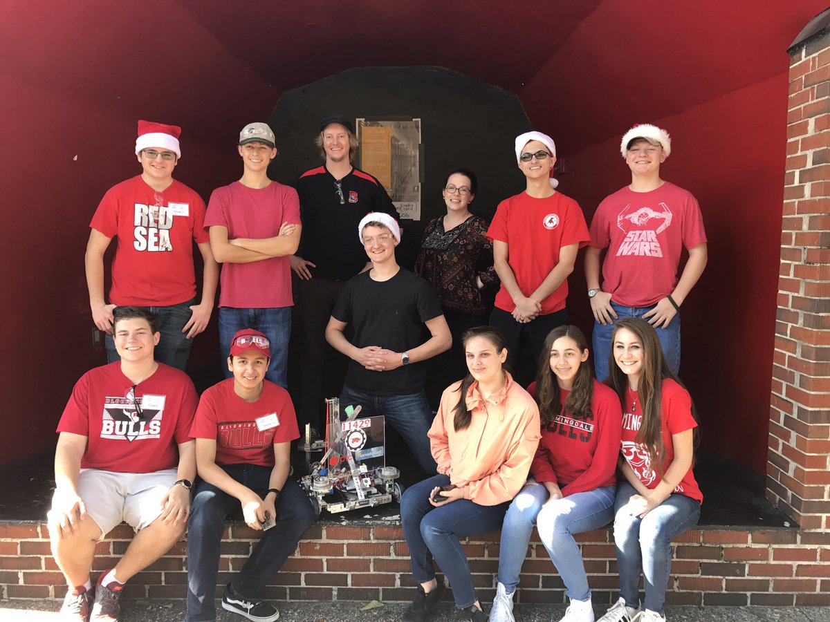 ballie_214's tweet photo. Robotics competition with the Mechanical Bulls! #wearebulls #bshs #team11429 https://t.co/5hoHEoWnwN