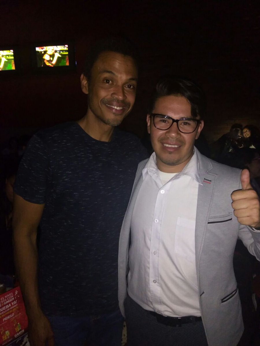 cesfer_green's tweet photo. Noche de #ParrandupComedy con @maxmilfort y @GINNAMALDONADO ... De tanto reírme quedé masmelo jajajajaja https://t.co/0DCCx6kc5J
