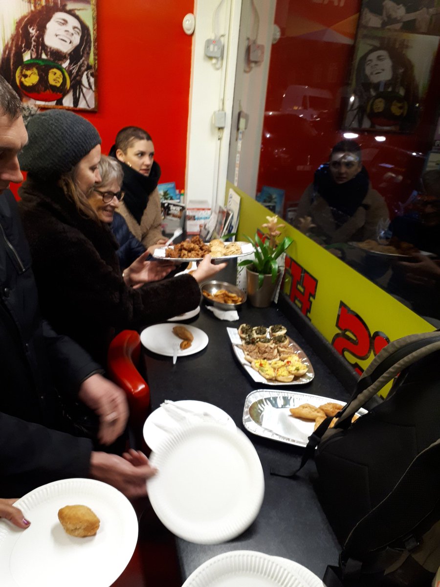 8dipatel8's tweet photo. Another happy group of foodies #TastingTooting. Merry tropical Christmas!🎅🏽🌶🎅🏽🌶Thank you  @DonsHut840 @nuvola_bakery @poojasweets and @TootingMarket for hosting and feeding 🙏🏽 https://t.co/3luexbmeqf