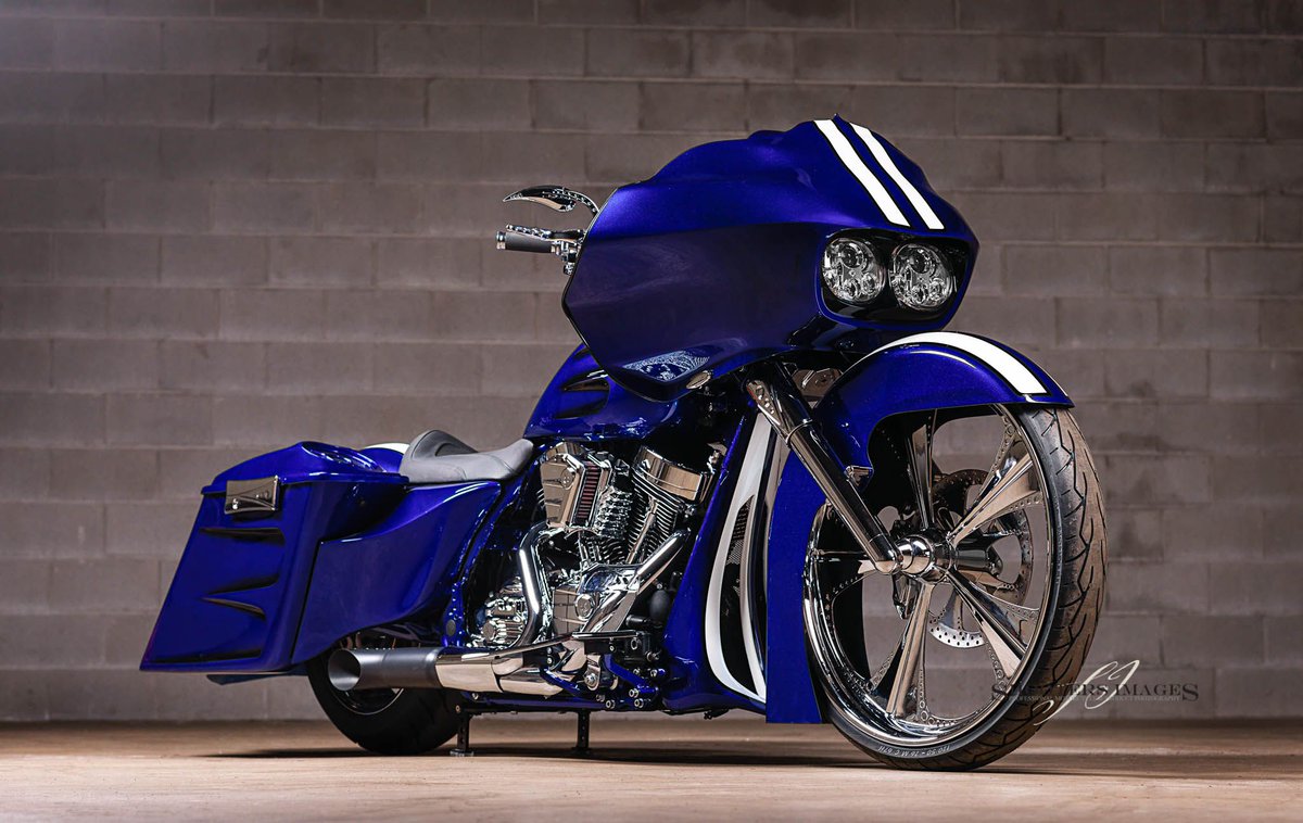 ShootersImages's tweet photo. Motorcycles: #photoshoot #roadglide @ddcustom #overtheroad #motorcyclelifestyle #motorcycletouring #twowheels #custompaint #twowheelsonly #motorcycleriders #streetglide #harleydavidson #harleydavidson #motorcycles #custommotorcycles #shootersimages #bikeshow #dakates https://t.co/gLEubJ0nea
