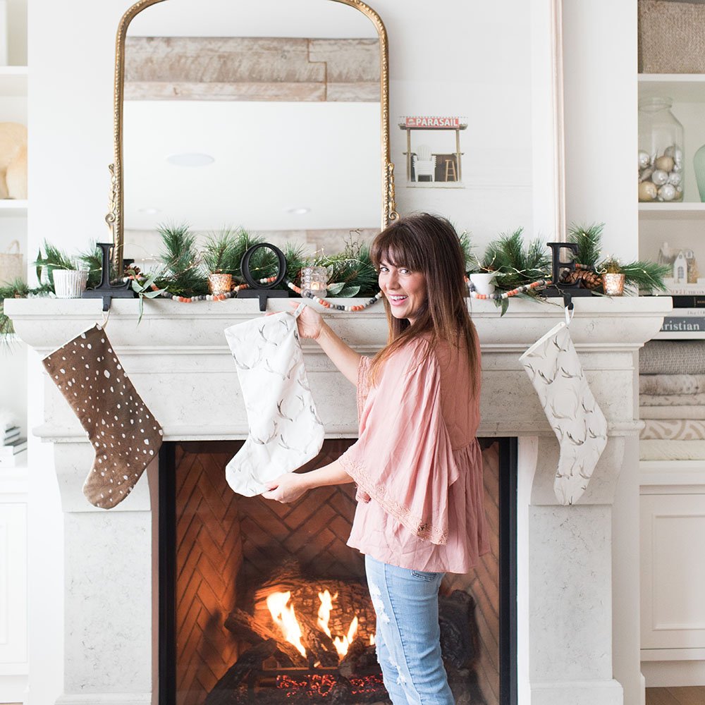 jillianharris's tweet photo. ⏰ LAST CHANCE!!!! ⏰ If you haven't entered for all 12 Days of Santa Jilly's Christmas Giveaways you have from now until SUNDAY at 11:59pm PST to get your name in there!!! 🎁https://t.co/JdJjr2MdJa https://t.co/pdBRfTDr95
