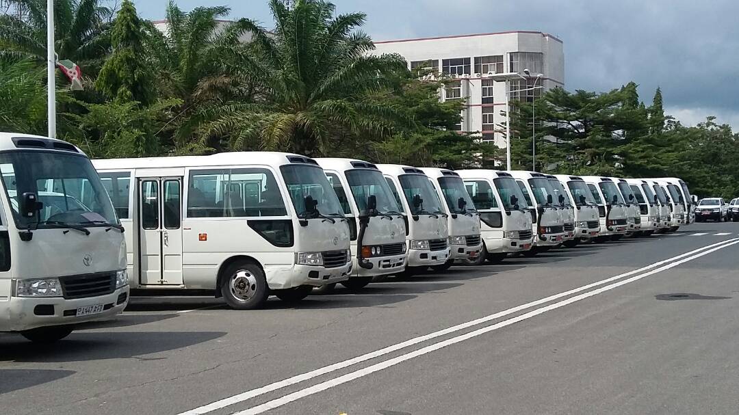 Claudenshim's tweet photo. #Burundi @COMESA20th delegations &amp; staff vans with pickup vehicules are all ready for the #20thComesaSummit to be hold in @MairieBujumbura
@comesa_lusaka satisfaction https://t.co/khq39DvWyU