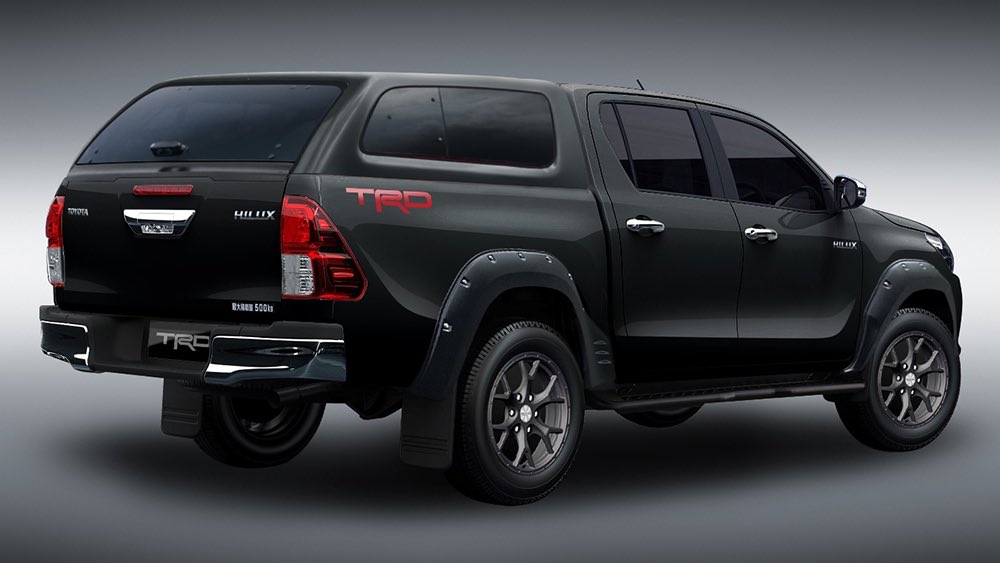 Boh 6string Bass トヨタの担当者の方によると マニュアル車の導入は日本では無い との事でしたが 今を逃すと後悔しそうなので結局新型ハイラックス購入 B O H 色は黒 赤キャノピーが格好良いけど 色の劣化を考えてキャノピーも黒にしました