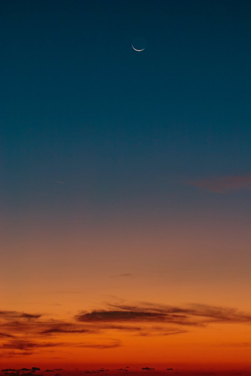 joejrpix's tweet photo. #crescentmoon #moon #dawn #firstlight #verobeach #celestialobject #saturday @CanonUSAimaging @wpbf_sandra #florida https://t.co/IU1RHtaGIb