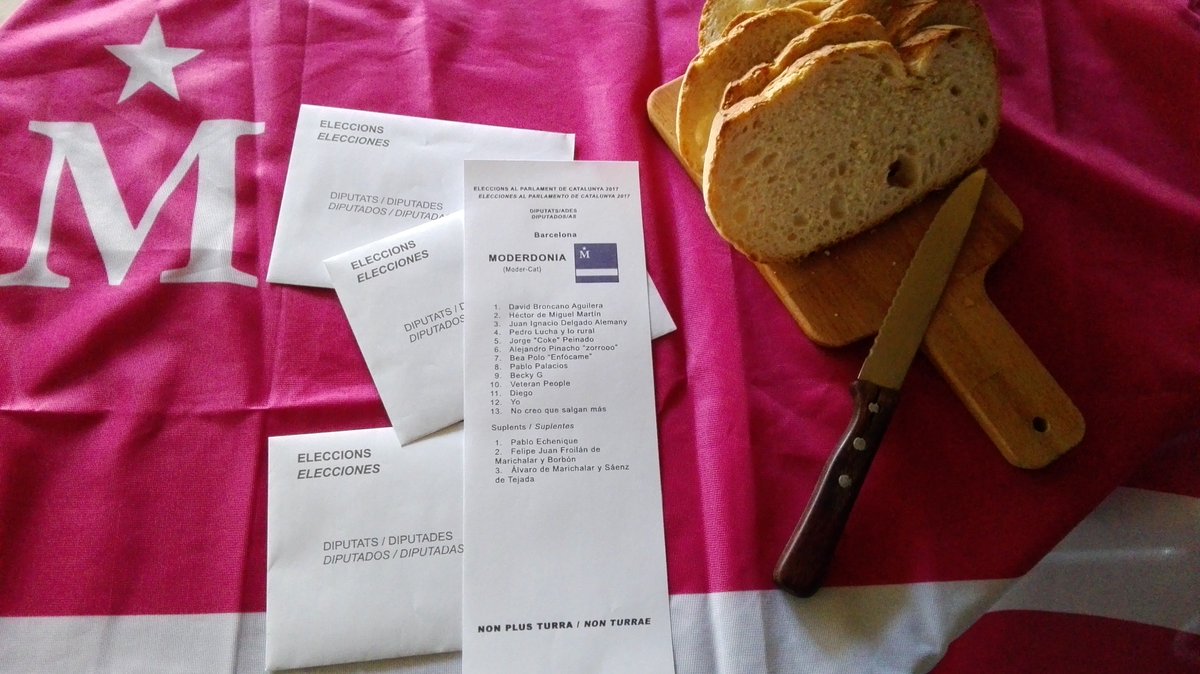 Aquí detrás del muro, todo preparado para las elecciones del 21-D @VidaModernaOML  <a href="/davidbroncano/">David Broncano</a>   <a href="/_Queque_/">(ɴᴏ sᴏʏ) Quequé</a>  <a href="/IgnatiusFarray/">Ignatius Farray</a>  <a href="/a_pinacho/">Álex Pinacho</a> #Moderdonia #LaVidaModerna  @ejercitodeshiva