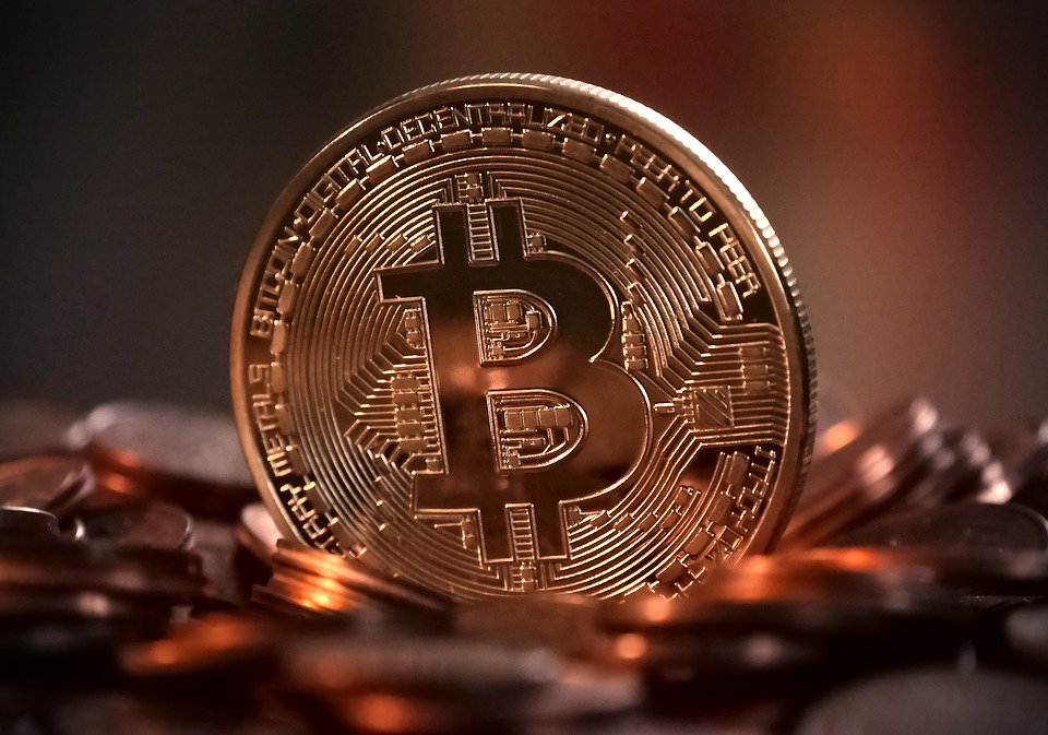 Todo_Lujo's tweet photo. #Bitcoin: fuerte subida 16.000 $ / sharp rise 16k $ /+info-> ♕https://t.co/Uec5xDnYI3♕ https://t.co/WKxdax7NQg #LuxuryLifestyle #LuxuryLife #LuxuryBlog #SocialMedia #Influencer @Todo_Lujo · #dinero #trading #noticias #money #cryptocurrency #blockchain #crypto #business #news https://t.co/v0ZUu36zDK