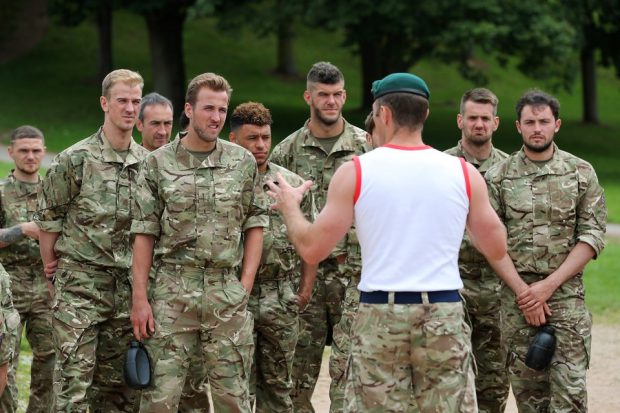 skidders67's tweet photo. Sending a merry Christmas to my old muckers....#3commando https://t.co/RSto5EuE7O