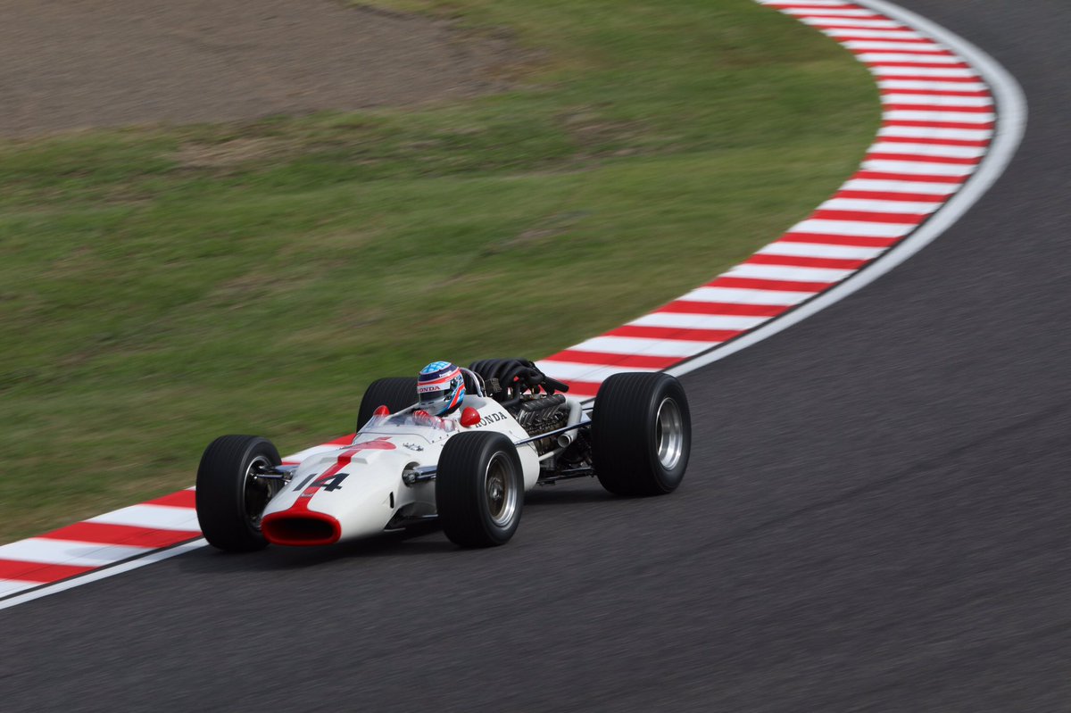 makkii3497's tweet photo. Honda RA300 Takuma Sato 2017 F1 JapaneseGP legend F1 machine demonstration run
#suzuka #suzukacircuit #turn6 #antibank #hondaf1 #HondaRA300 #RA300 #1967 #1967F1ItalianGP #sato #TakuSato #TakumaSato #Takuma #2017f1japanesegp #1日1枚モタスポ写真 #佐藤琢磨 #琢磨 https://t.co/iesAOXyeZF
