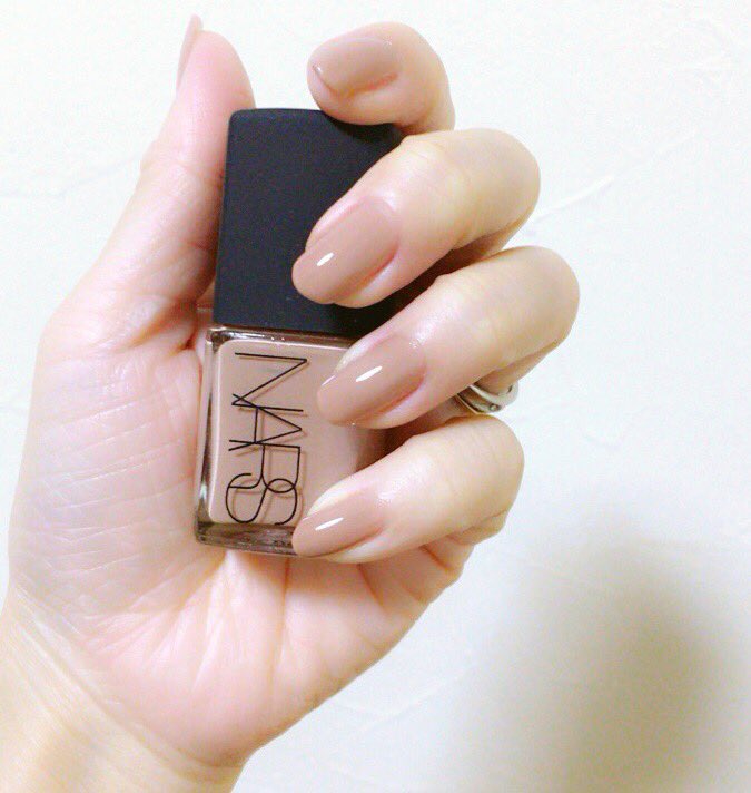 ゆっこ さんのツイート 今週の爪 Nars ネイルポリッシュ3652 ザキントス これはもう私の皮膚かと ネイル 解禁後1番お世話になったのはこのネイル 転職活動中 お仕事慣れるまで 上品 指長く見える 暗くなりすぎないベージュ 黄味と赤みのベージュなので 私