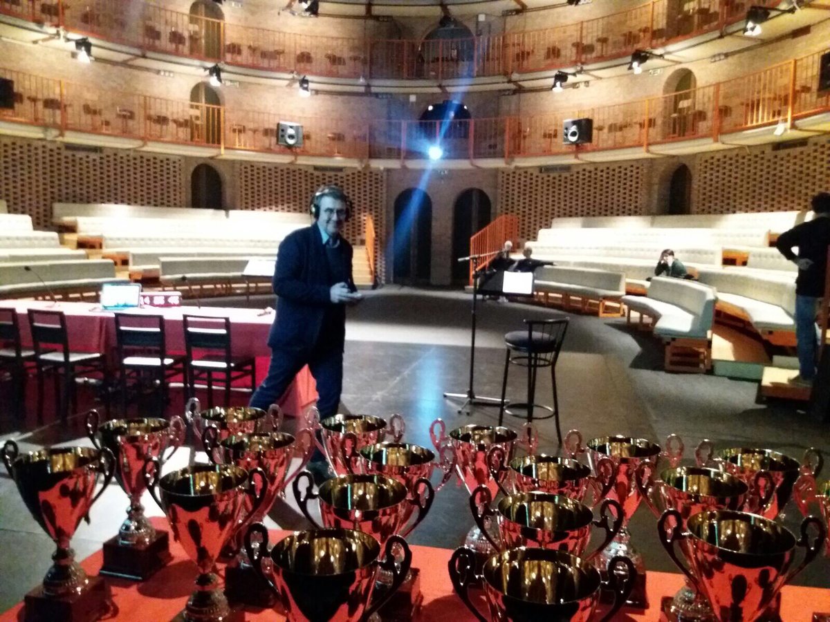 Ci siamo: pronti per la consegna dei premi Ubu in diretta dal <a href="/Piccolo_Teatro/">Piccolo Teatro</a> di Milano! Qui bit.ly/radiotre #ubu40