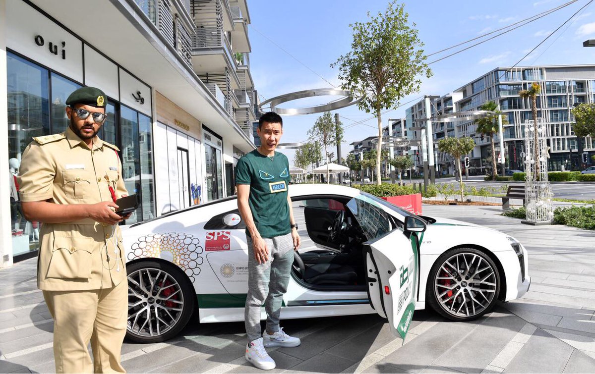 Day 4 of the World Superseries Finals started off with a bang! <a href="/LeeChongWei/">Lee Chong Wei</a> spent the morning with <a href="/DubaiPoliceHQ/">Dubai Policeشرطة دبي</a> where he was not only driven in one of the famous police cars but also learnt more about how Dubai aims to become a smart city.