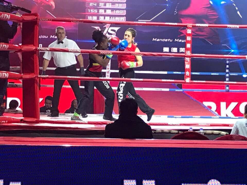 AlilaPromoteur's tweet photo. Félicitation à Margot Bouyjou (assistante juridique à Lyon) qui devient championne du monde de #boxe après avoir gagner son combat à Shanghai..... bravo on est fière de toi 🇫🇷💪👍#combatboxe #sport #alila https://t.co/g4wbx1rAJh