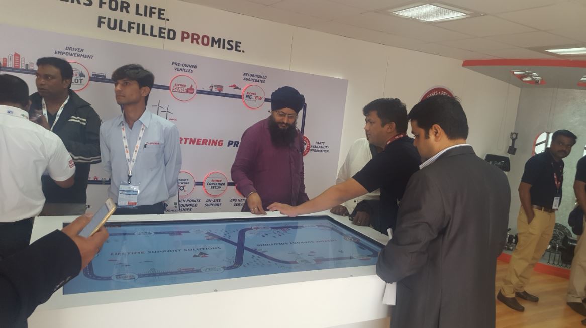 ETBIndia's tweet photo. A few pictures from the EXCON 2017, where the next-gen Eicher trucks are seen garnering the limelight and visitors having a first-hand experience of it all.
#EXCON2K2017 #CIIExcon2017 #Excon2017 #EicheratExcon https://t.co/fE11cmVdhQ