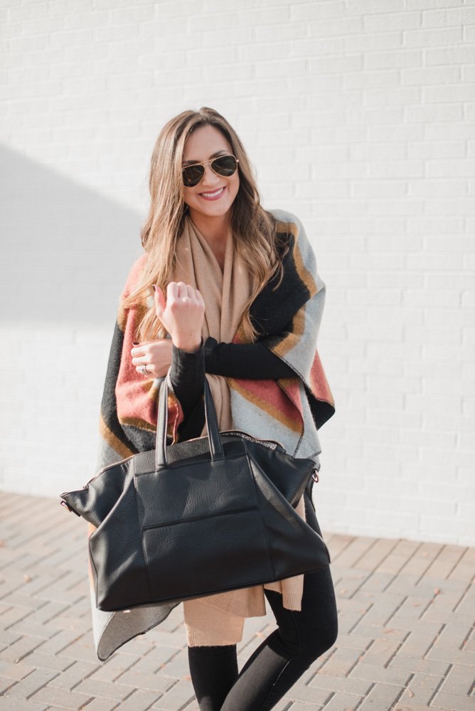 Looking for a cozy outfit to wear while traveling for the Holidays? I found the perfect combination from <a href="/solesociety/">Sole Society</a> and the weekender bag is under $70! See the full #sponsored post below. #mysolesociety
styleyoursenses.com/cozy-holiday-t…