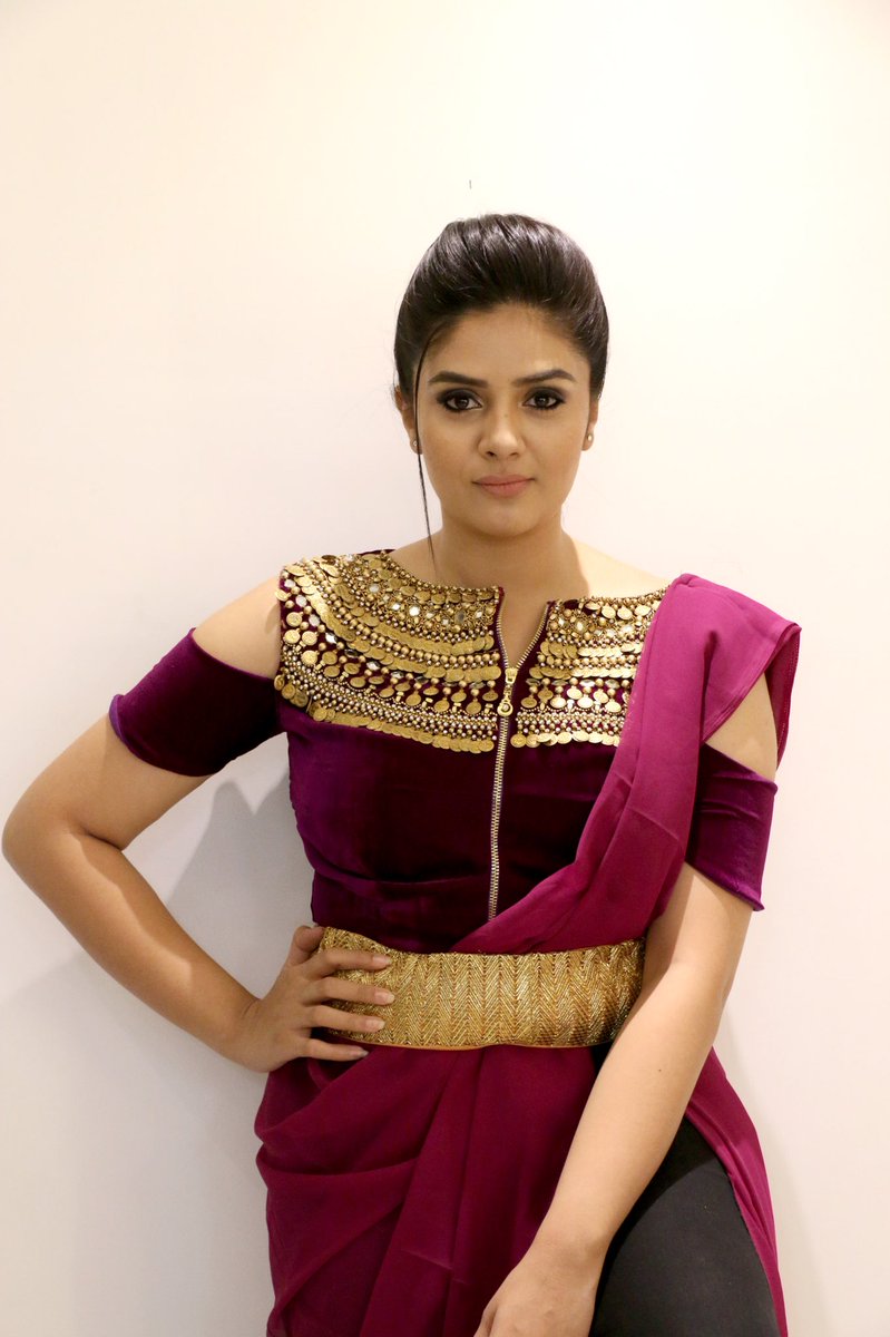 MukhiSree's tweet photo. Few more 😄 https://t.co/bwwNOM11N0