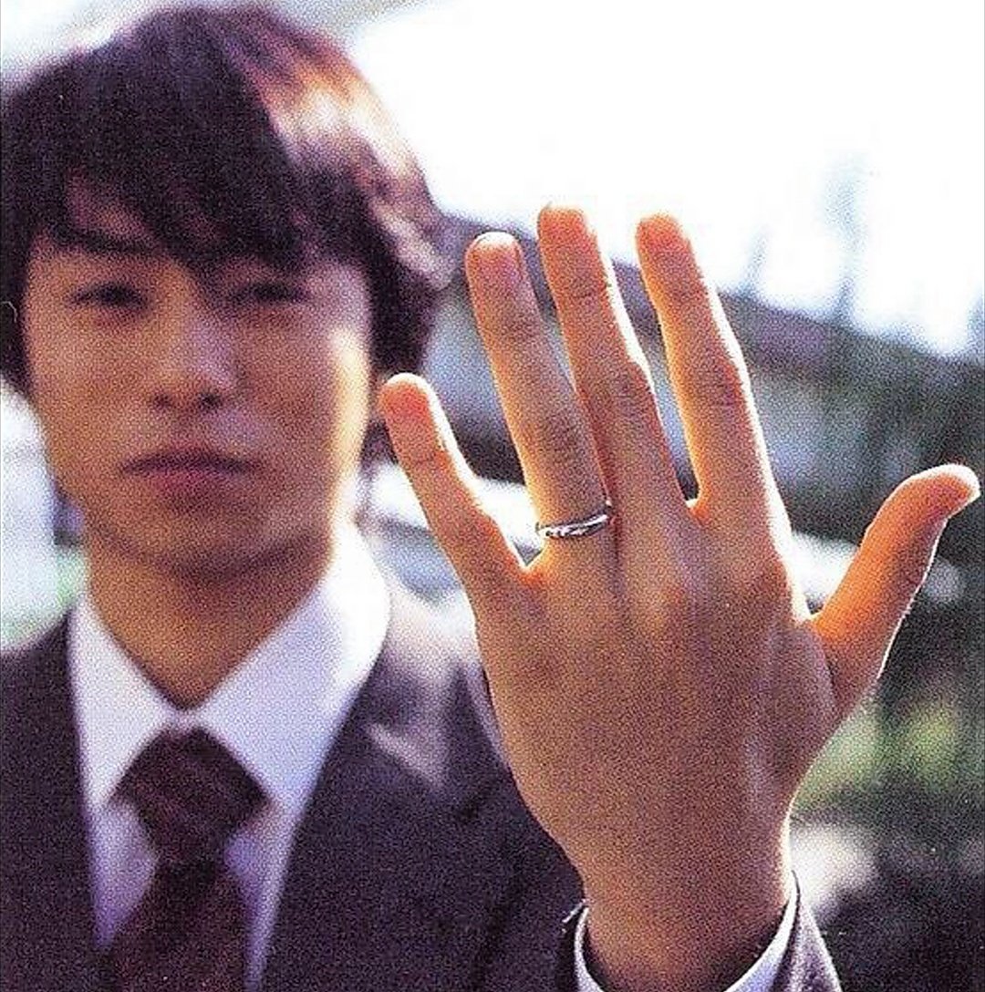 Mizu V Twitter やっぱり 櫻井翔の結婚指輪はめてる姿はとてつもない破壊力を持っていると思う