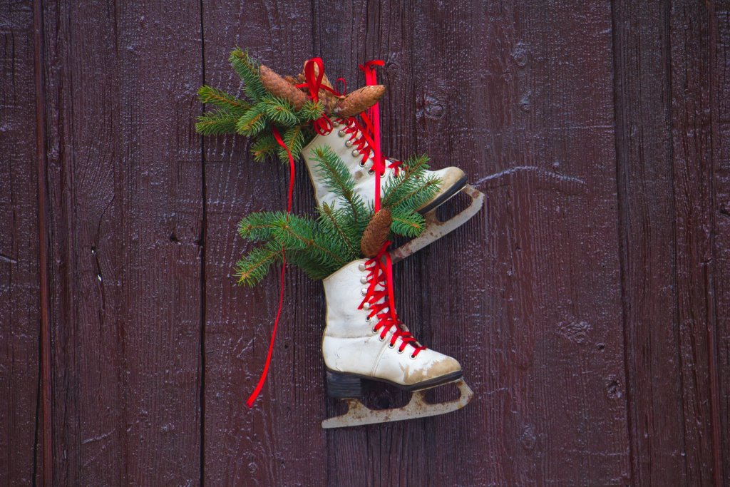 refineddrinks's tweet photo. Wrap up warm and challenge your friends to a festive skate ! #GreatDayOut #WinterRefined https://t.co/n7Zf3Jbush