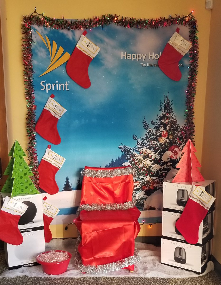 Santa is coming to our local Sprint Store in Seabrook NH on RT1 today from 12-2pm to spread the XMAS cheer by taking Free Pictures with you, bring your friends and family by today. <a href="/DannyIsho/">Danny Isho</a> <a href="/ExpertsChoice/">UCR Sprint</a> @Sprint4NE <a href="/sprintseabrook/">Sprint Seabrook</a>