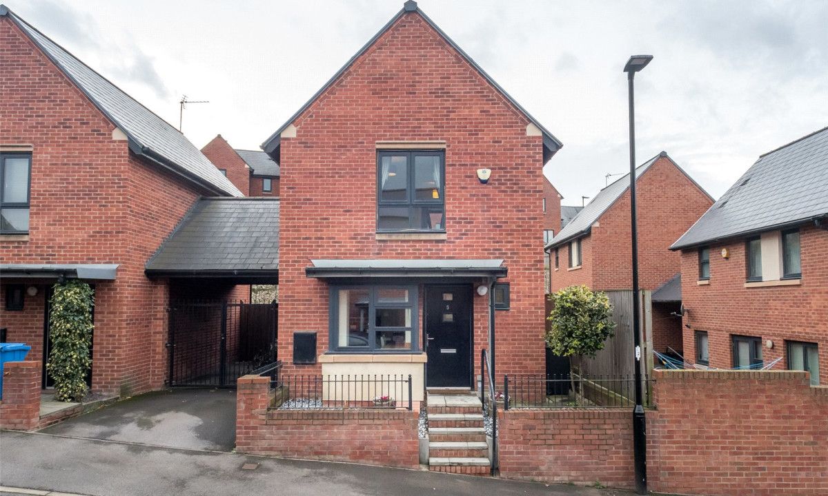 INVESTMENT OPPORTUNITY | Daisy Grove | £100,000 - £110,000

Well presented, nine-year-old, detached two bedroom property situated in the Wincobank area of #Sheffield. buff.ly/2Amn42W