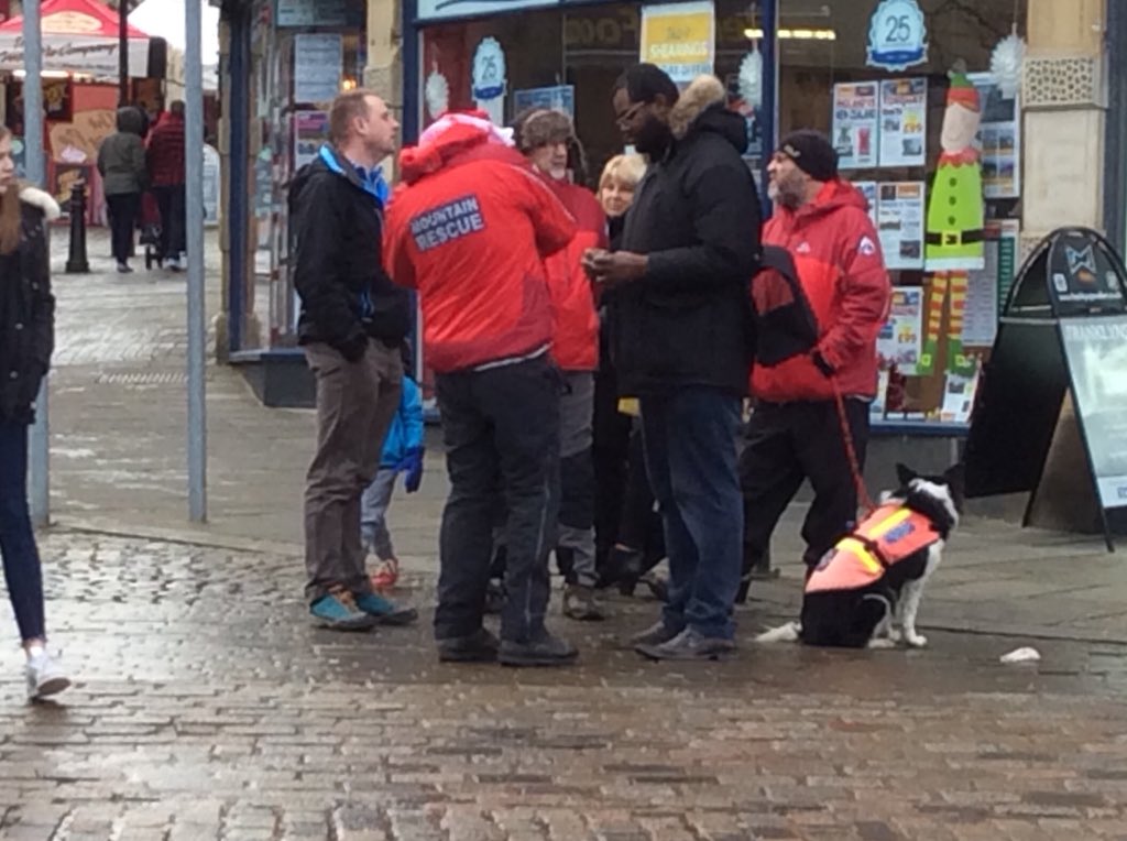 Bilberrypower's tweet photo. @CalderValleySRT in #Keighley & #Halifax with buckets today, say hi to them & the dogs #volunteers #friendly #mountainrescue #woolshops https://t.co/XvN3OxOSx8