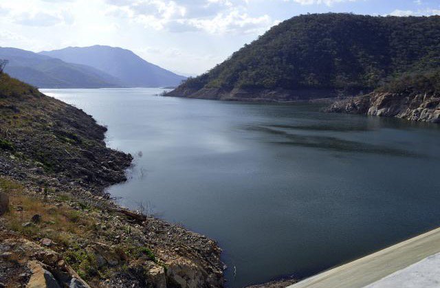 ELTIEMPO's tweet photo. La Guajira pagó $650.000 millones por una represa que no le da agua https://t.co/BeaLRFbUBC https://t.co/5fDwr87Oyq