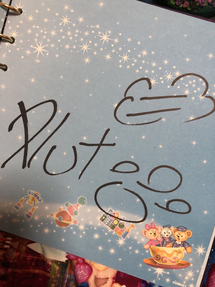 幸せ猫 整体師見習い Twitterren 香港ディズニー土産 サイン帳 サイン帳も沢山種類あったけどこの柄が気に入りすぎて結局これにした 派手柄好き サインはグーフィー プルート ティンク ティンクのサインはピクシーダストがいっぱい振りかけられてるの ほんと神
