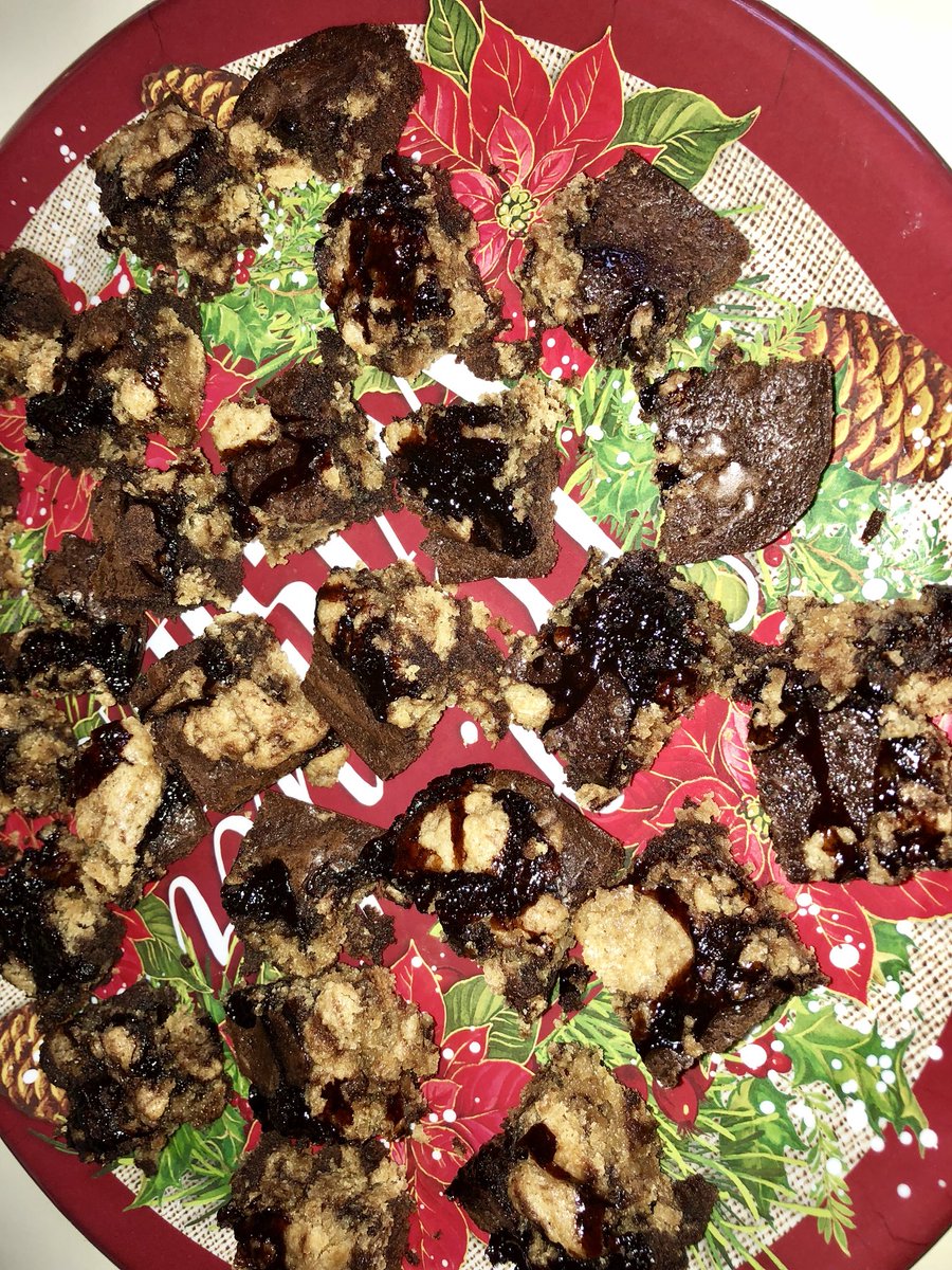 jenileexine's tweet photo. Ooey Gooey Brownie-Cookie Bars 🍪👩🏼🍳🍫 #WOLCC #WomensHolidayBreakfast #SweetTooth https://t.co/8KGF5VFAla
