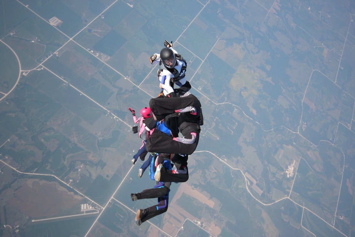 boogie_io's tweet photo. Exiting the work week. #skydiving #freefall boogie.io https://t.co/ZDrnQkUUr2