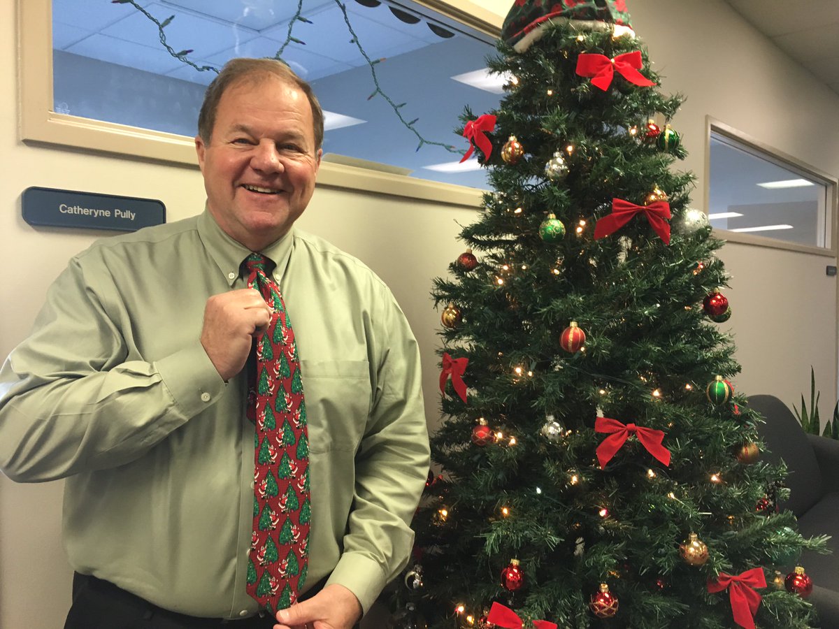 IndianaStateBar's tweet photo. .@theflabar #BarTrees: Here's our "Hoosier Humble" Christmas tree & such! No more than we need! #HappyHolidays to y'all #snow #citysidewalks #TheSpiritOfChristmas #SilverBells #ChristmasTreeTie #BeingGrateful #joyful https://t.co/cxWcQRmmsc
