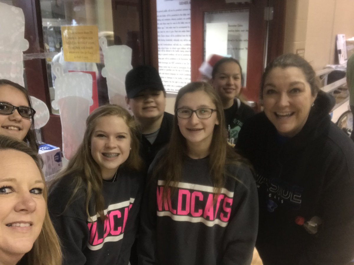 pnewberry_paula's tweet photo. Wouldn’t want to spend my first day off doing anything else......serving the community with this group https://t.co/AQaxNEACTA