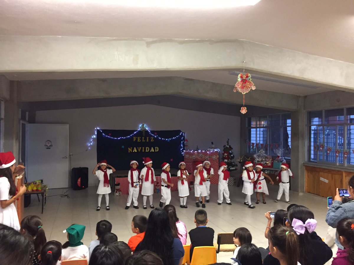 LauraIbarraP's tweet photo. Festival Navideño 🎅🏻🎉 JdN "Centenario de la Constitución de 1917"; excelente evento ❤️@dalilacs4 @jpauletm https://t.co/lPwAy88Wuw