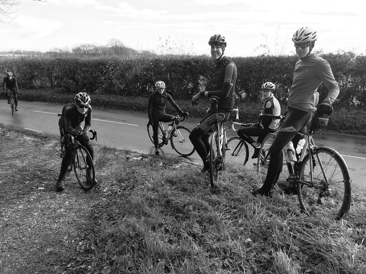 iTeamRDS's tweet photo. 3 hour group session done - 3x lead outs - 3x hilly handicap chases - 1x 10km ITT - #juniorcycling #cycling #trainingday  #trainhard #teamfit https://t.co/4ojxRsXlmu