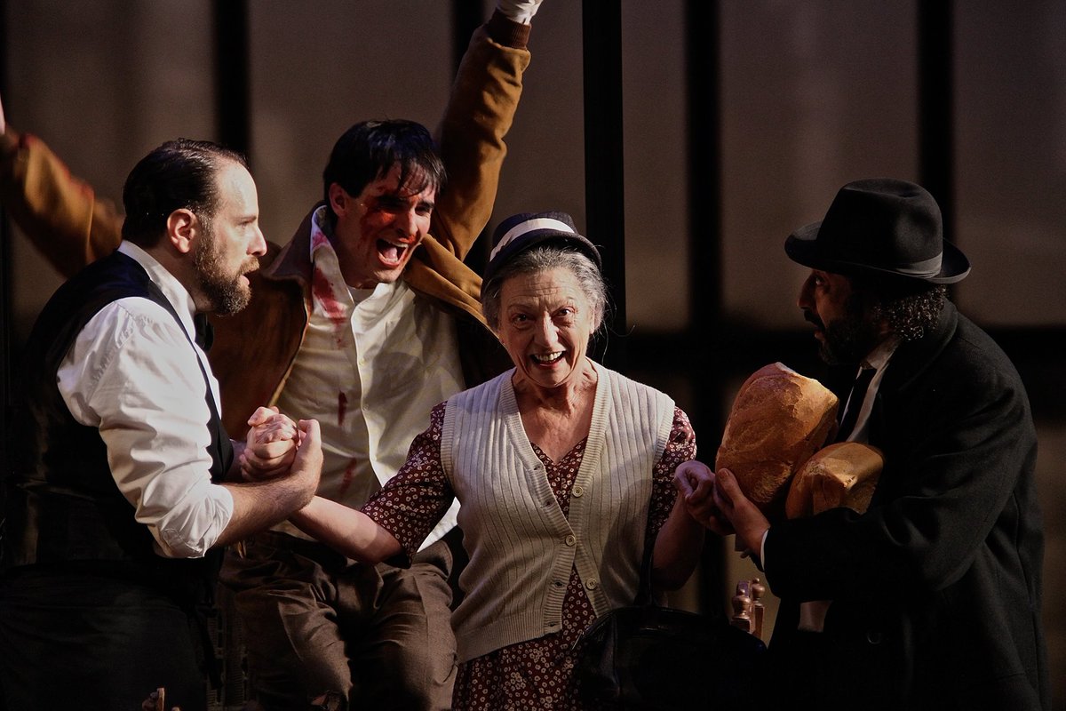 TheatreDeLiege's tweet photo. « Conversations avec mon père », grande saga familiale drôle et sentimentale, #première ce dimanche ➜ 28/12, tout public ! ➜ https://t.co/mQsmXd7DHE  #Liege https://t.co/KIyKv3Jr4Y