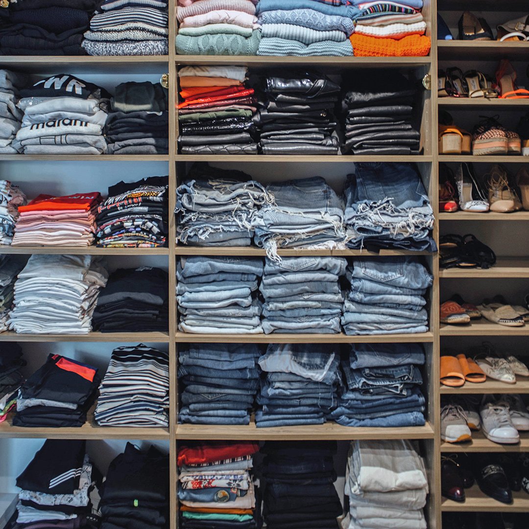 caclosets's tweet photo. #12daysoforder Day 6: Custom closet shelving—designed to keep your #jean game strong. 👖 https://t.co/eQrBQWhZWW https://t.co/wVMOtlff7v