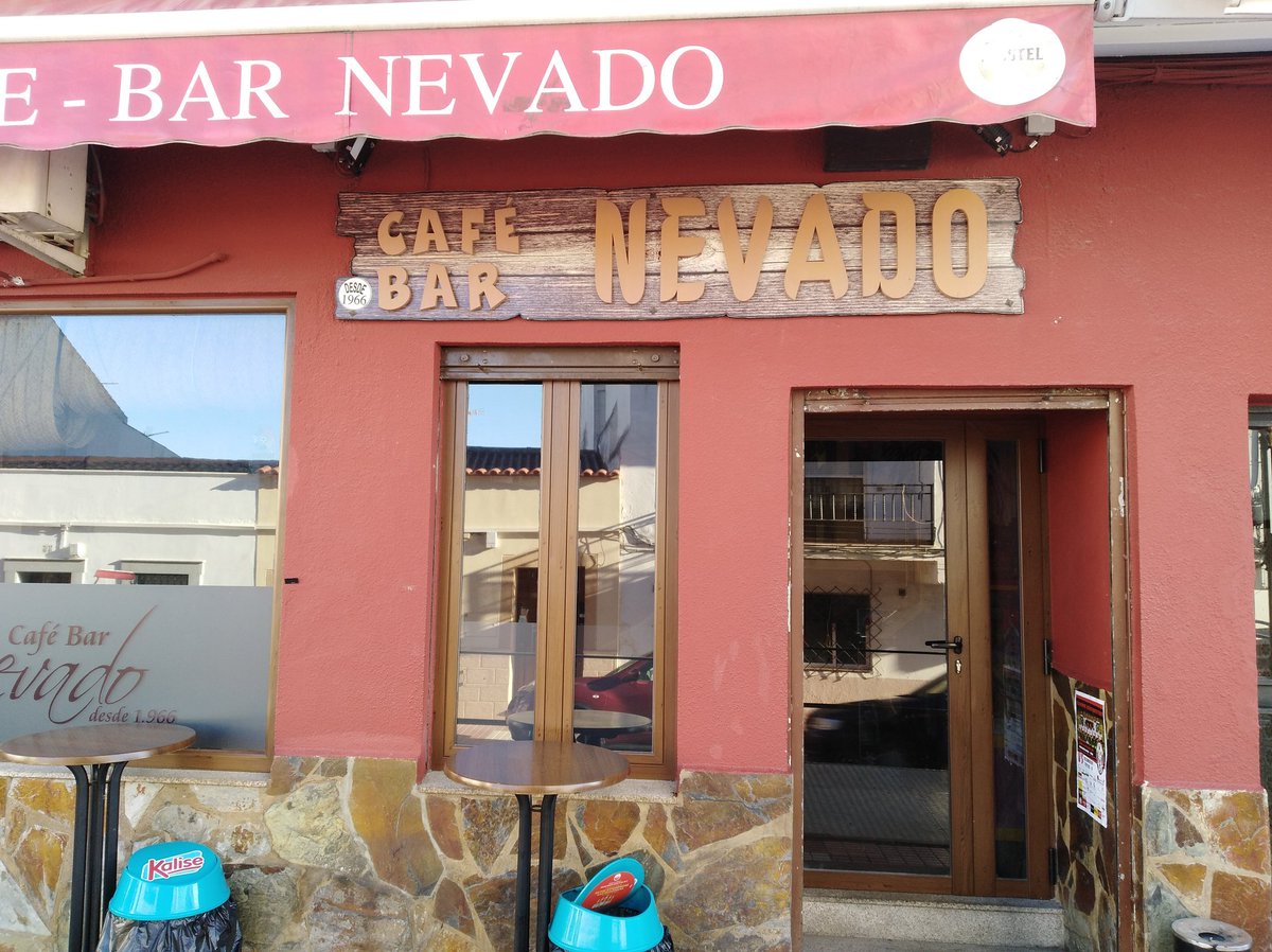 Mañana domingo 17 a partir de las 13.30 en el bar Nevado todos los simpatizantes del Merida CF están invitados a un plato de migas y un vinito con motivo de la tradición navideña como es habitual desde hace años. Os esperamos!