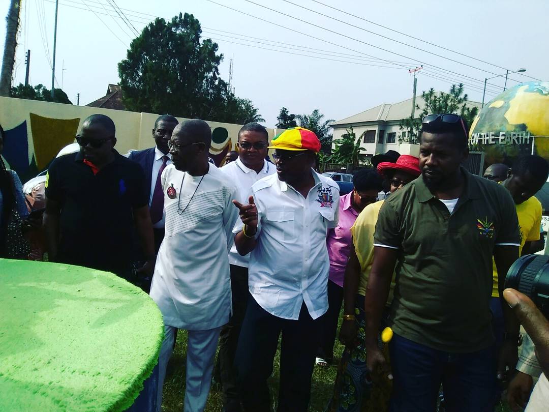Eric80anderson's tweet photo. Ahead of #calabarcarnival2017 Dry Run tomorrow @LaiMohammed_ visits camp of bands in #calabar
#calabarfestival2017
#onlyincrossriver https://t.co/HAfQWWt5mE