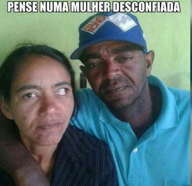 Mulher desconfiada