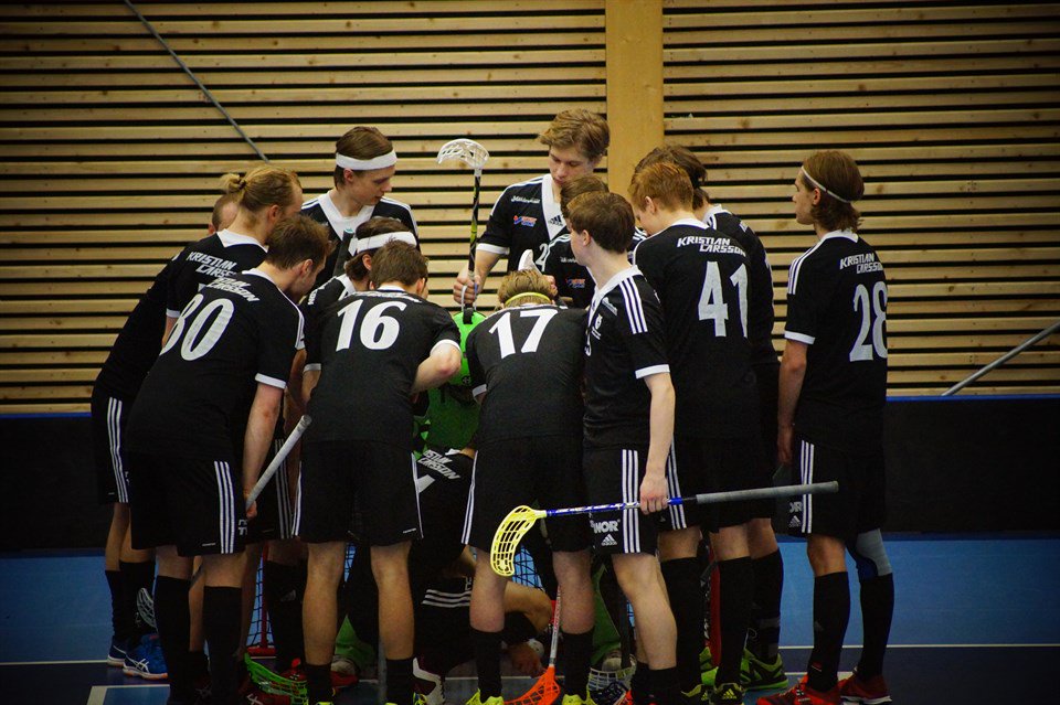 Herr1an: Jumbon tog två livsviktiga poäng bit.ly/2kzxmWM #innebandy #floorball