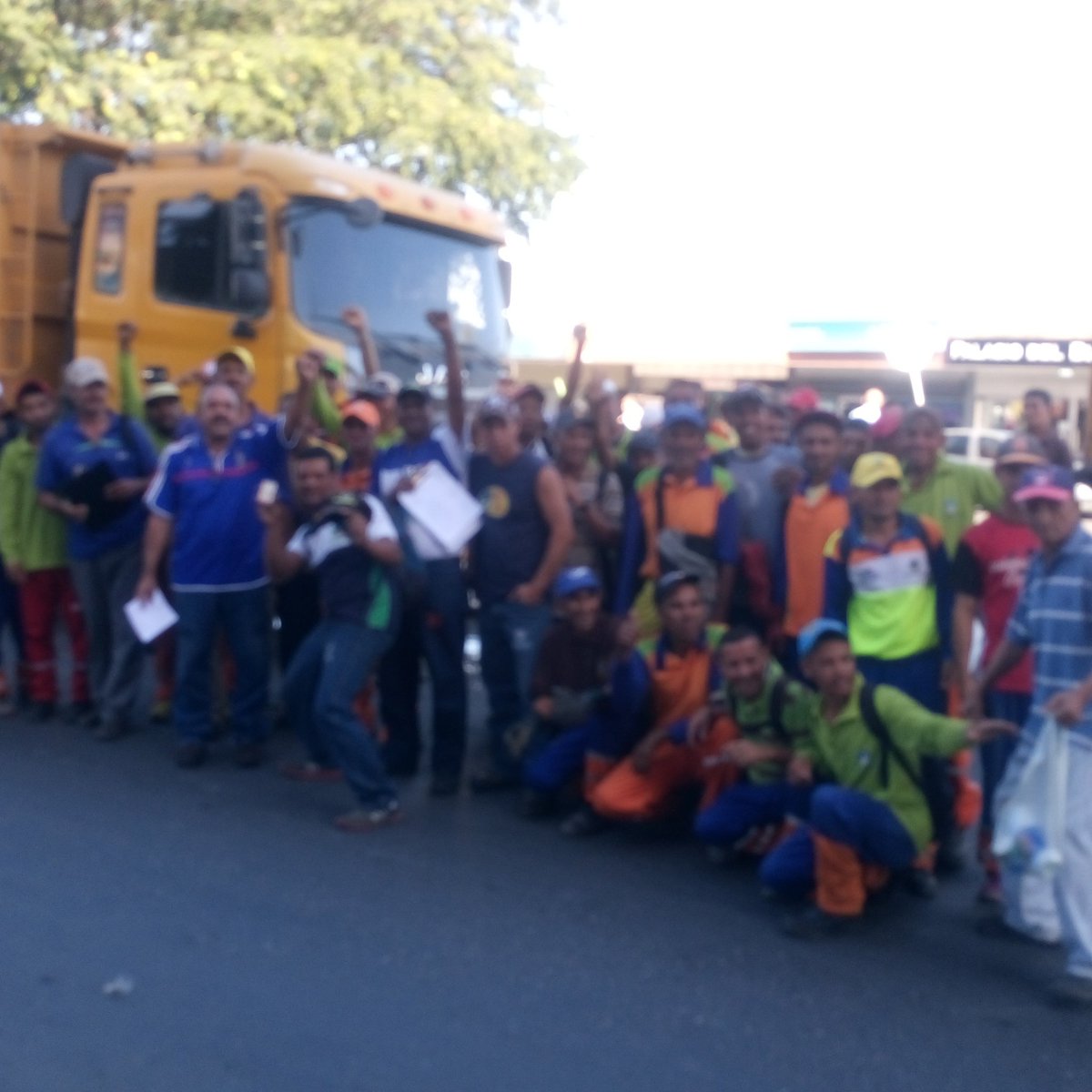 vies_mirna's tweet photo. #EquipoAlmiranta salimos a recoger la basura del municipio Palavecino para devolver la tranquilidad al Pueblo y apoyo total al #DialogaLaPatriaEnVictoria https://t.co/yyRjsvwTPw