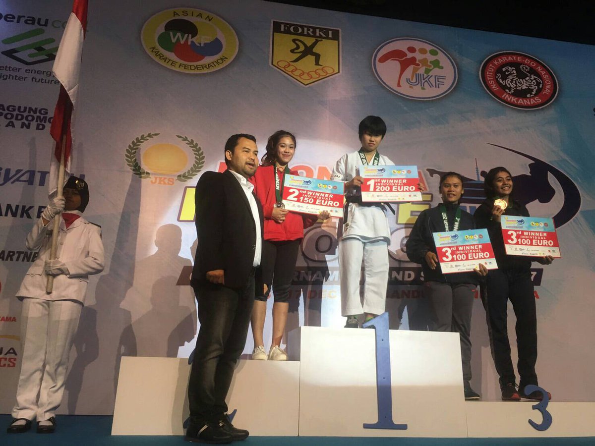 Selamat kepada Dinda Ayuningtyas yg telah menjadi juara 2 dalam kejuaraan Indonesia Karate Shoto 2017
Cc: @humasunisba <a href="/bemfikomunisba/">BEM FIKOM UNISBA</a> <a href="/DAMfikomunisba/">DAM FIKOM UNISBA</a> <a href="/BEM_UNISBA/">BEM UNISBA</a> <a href="/suaramahasiswa/">Pers Suara Mahasiswa</a>
