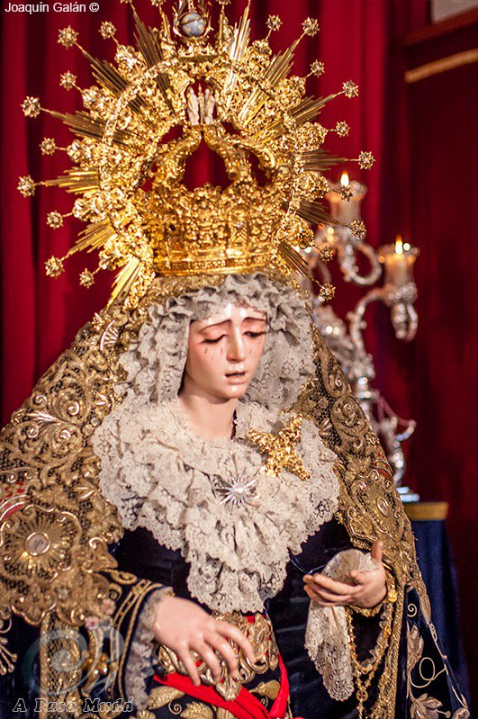Eres la Estrella radiante
Que guía a los trianeros,
Madrina de San Gonzalo
Y la Reina de los Cielos.