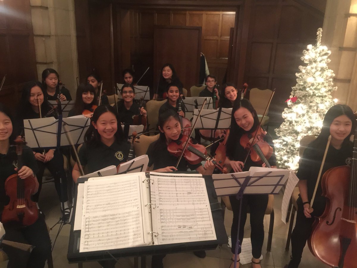 DWOrchestras's tweet photo. The 7th grade orchestra students shared their holiday music with the members of the University Club of Chicago! #engage103 https://t.co/woTleKHikL