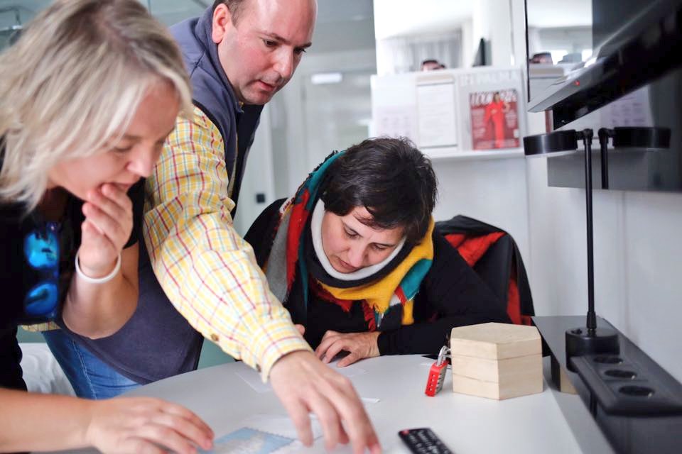 smarteros's tweet photo. Dutante el Escape Room de @auto_vidal hoy tuvimos que esforzarnos para interpretar las pistas del juego. Primero en un Smart Fortwo y luego en el @InnsideBosque #MissionSmartInnside 🚗 #Smart #Smarteros ##Worktrippers #InnsiderPalma https://t.co/RX06co9GCN