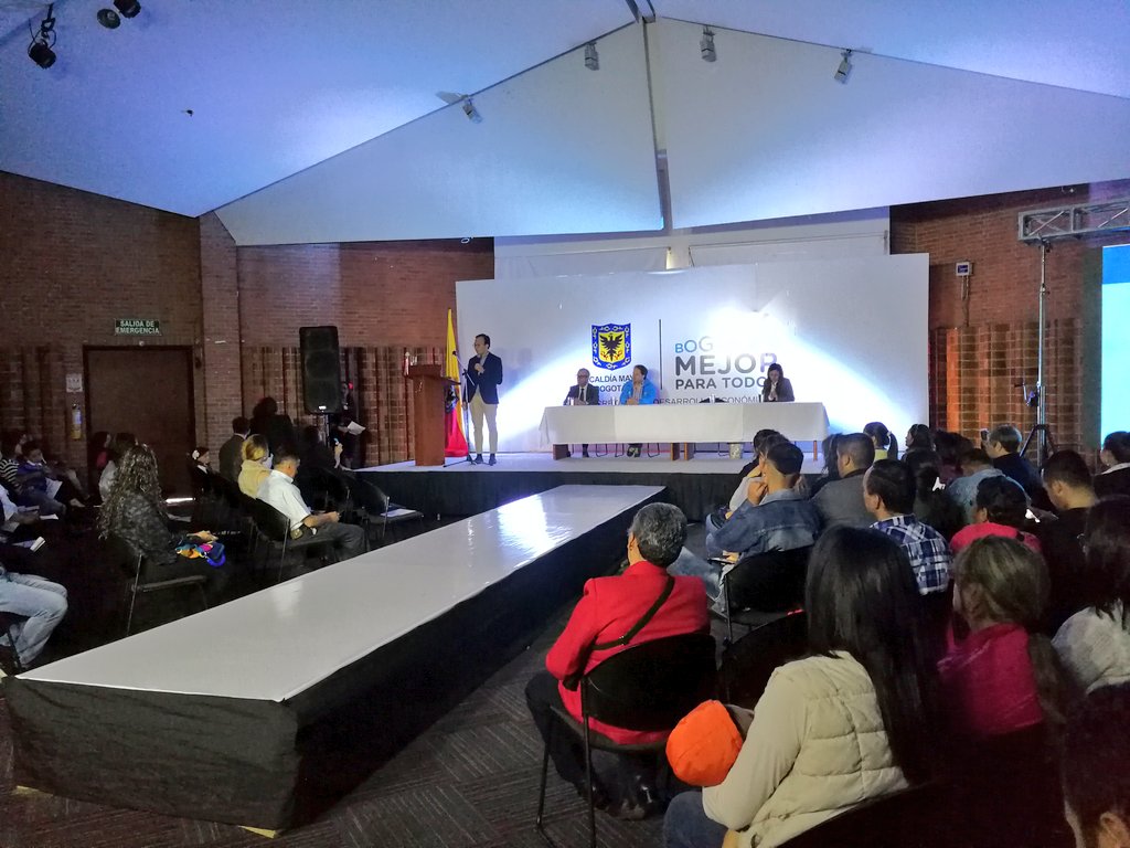 DesarrolloBta's tweet photo. Con las personas que participan y se capacitan en el Centro de Servicio Empresarial e Innovación #CSEI lograremos impulsar la #EconomíaNaranja en nuestra ciudad 👊 https://t.co/Vc5ocH5DST