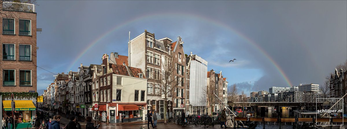 netevenleuker's tweet photo. Wow wat een fraaie regenboog, vastgelegd door @schlijper #Haarlemmerdijk #KortePrinsengracht https://t.co/iOx0PKZN6x 16-12-2017 https://t.co/JAXu3XHKy6
